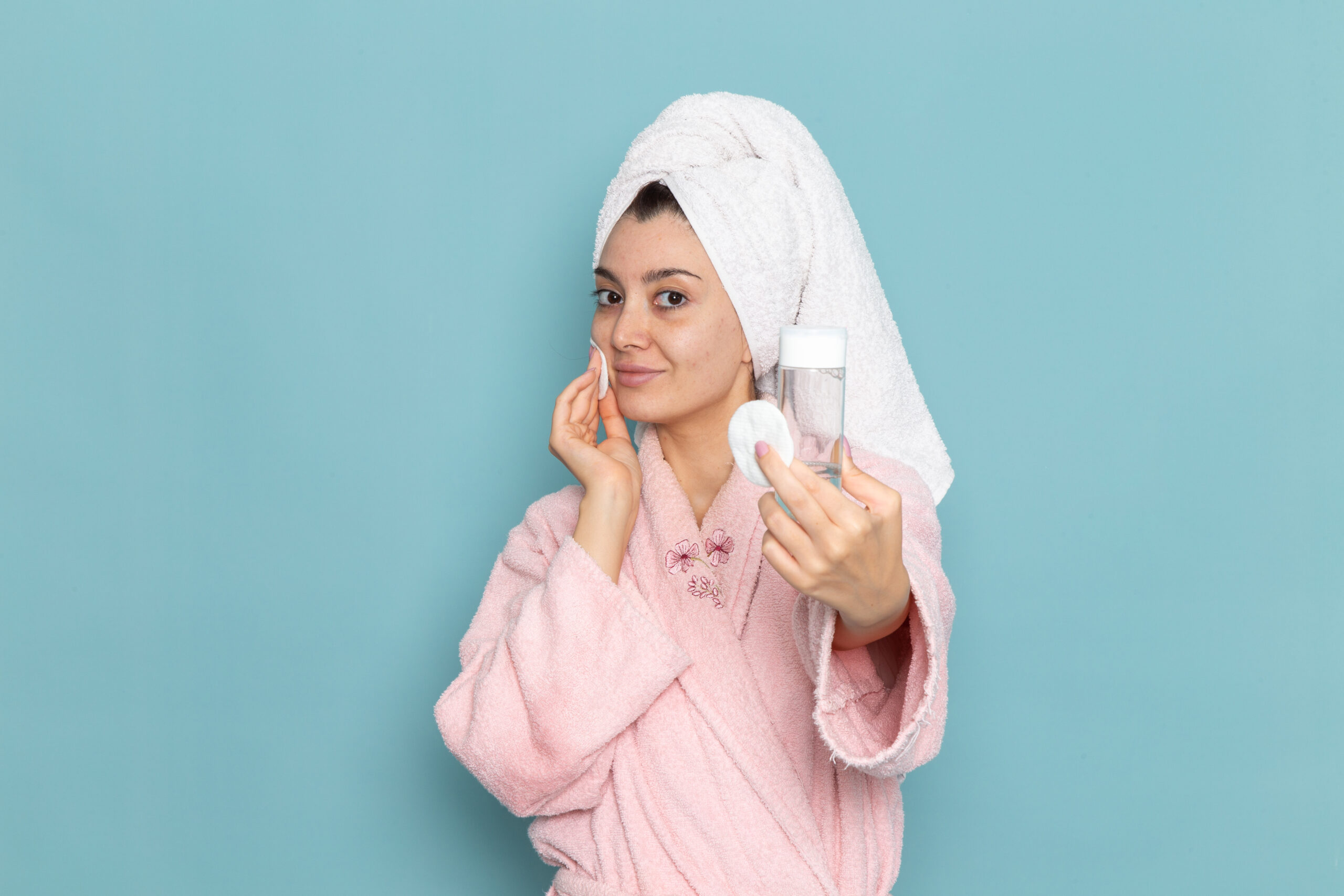 بهترین پاک‌کننده آرایش مخصوص پوست چرب | راهنمای خرید و مقایسه