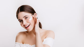 بهترین ضد آفتاب برای پوست بسیار حساس | معرفی ضدآفتاب‌های بدون تحریک و ایمن